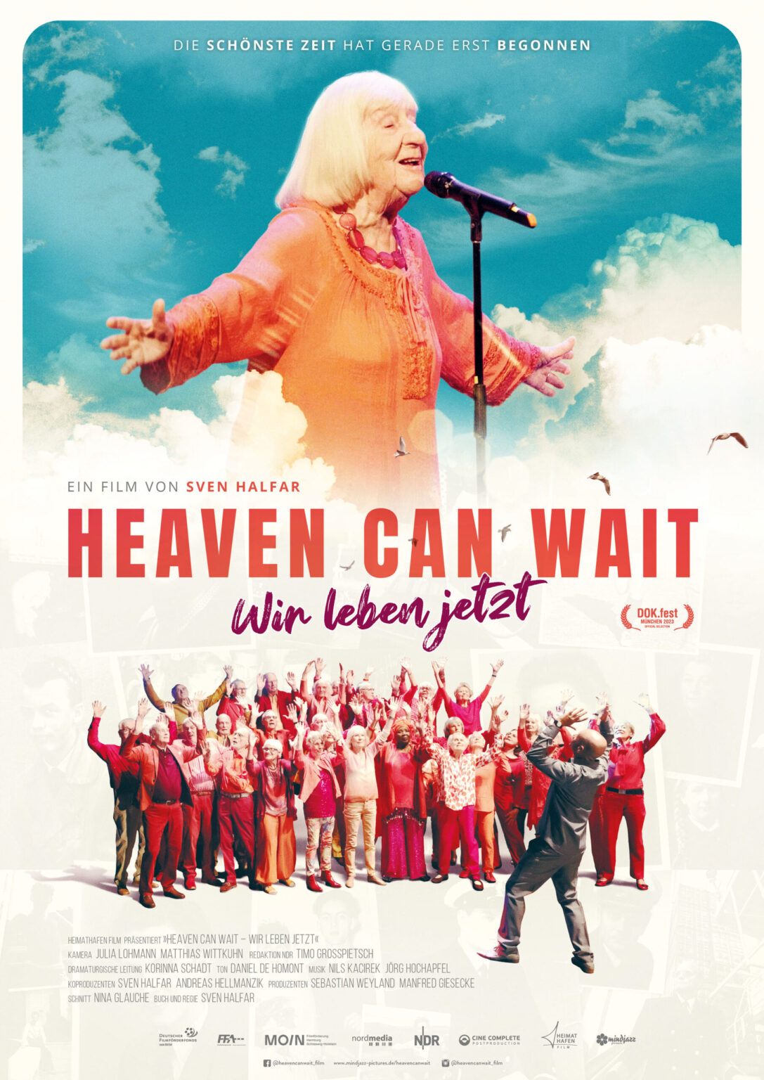 Filmplakat Heaven can wait. Ältere Dame beim Singen. Chor.